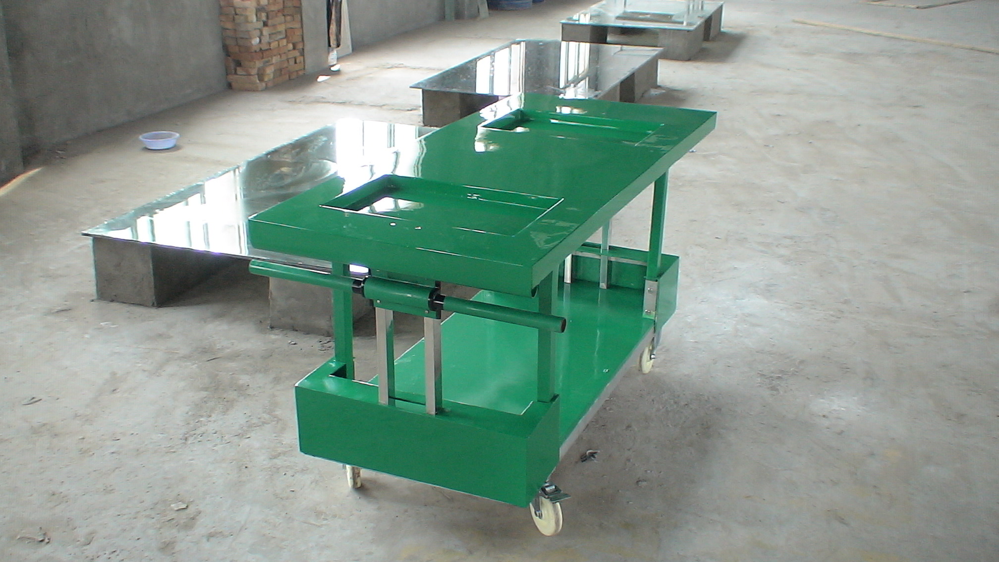 移動(dòng)天線測(cè)試車、儀器罩體、